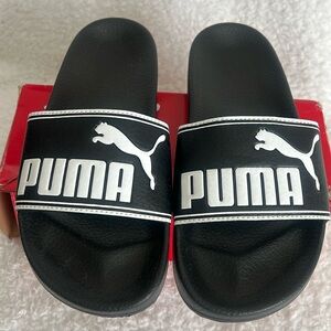 Women’s puma black/wht sandals size 5.5